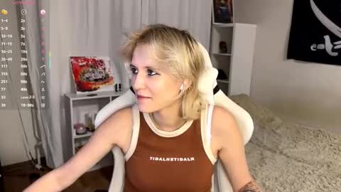 Mia online show from September 2025 04:28:02 PM