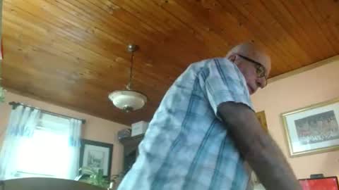 Snapshot of mauriceandre chatting on May 2026 12:44:02 PM Maurice online show from May 2026 12:44:02 PM
