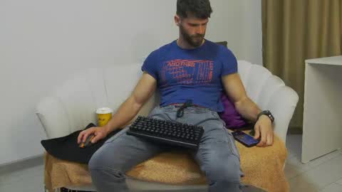 mauro_real_man online show from May 2026 06:46:01 PM