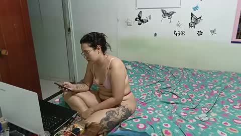 Snapshot of mauroluxandra chatting on January 2025 11:32:02 PM mauroluxandra online show from January 2025 11:32:02 PM