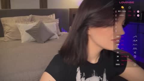 Snapshot of mavis_crystal chatting on September 2025 09:18:01 PM Mavis online show from September 2025 09:18:01 PM