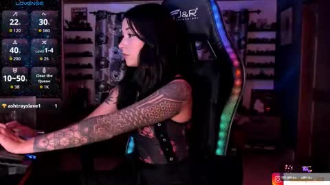 Snapshot of mavis_fuentes chatting on December 2025 10:41:02 PM Hilary online show from December 2025 10:41:02 PM