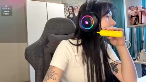 Snapshot of mavismills chatting on June 2026 11:35:01 AM Mavis online show from June 2026 11:35:01 AM