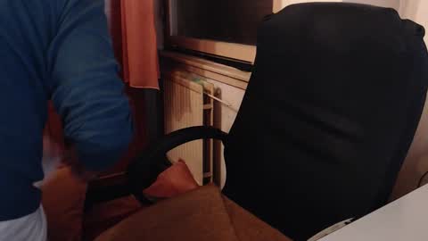 Snapshot of max818k chatting on October 2025 01:05:01 AM Max online show from October 2025 01:05:01 AM