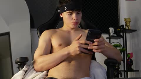 Snapshot of max_cortes1_ chatting on October 2025 12:47:01 AM 60 OFF ON MY OF ONLY FOR TODAY online show from October 2025 12:47:01 AM