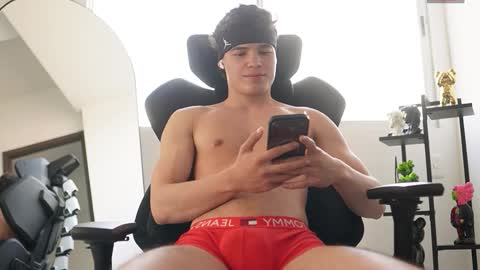 Snapshot of max_cortes1_ chatting on December 2025 06:47:02 PM 60 OFF ON MY OF ONLY FOR TODAY online show from December 2025 06:47:02 PM