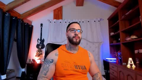 Snapshot of max_dic1 chatting on November 2025 11:14:01 AM max D. online show from November 2025 11:14:01 AM