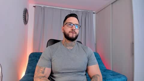 Snapshot of max_dic1 chatting on February 2026 01:49:02 PM max D. online show from February 2026 01:49:02 PM