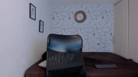 Snapshot of max_dic1 chatting on April 2026 11:30:02 PM max D. online show from April 2026 11:30:02 PM