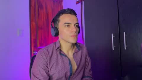 Snapshot of max_lancaster chatting on December 2024 12:33:02 AM Max Lancaster online show from December 2024 12:33:02 AM