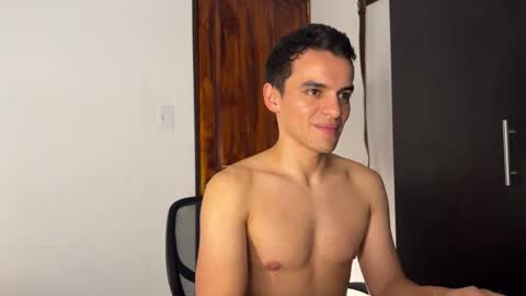 Snapshot of max_lancaster chatting on December 2024 03:16:02 AM Max Lancaster online show from December 2024 03:16:02 AM