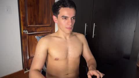 Snapshot of max_lancaster chatting on February 2025 11:41:01 PM Max Lancaster online show from February 2025 11:41:01 PM
