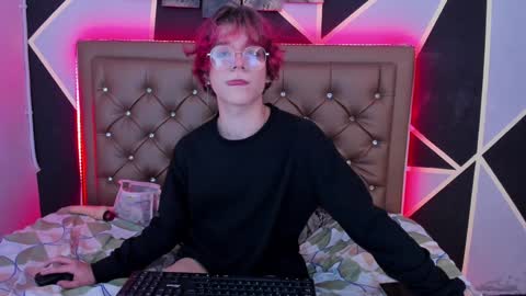 Snapshot of max_lover1 chatting on December 2024 03:58:01 PM Max lover1 online show from December 2024 03:58:01 PM