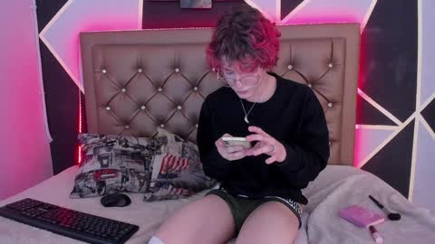 Snapshot of max_lover1 chatting on December 2024 06:12:01 PM Max lover1 online show from December 2024 06:12:01 PM