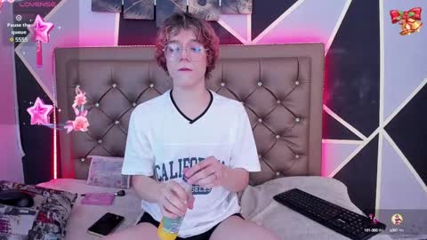 Snapshot of max_lover1 chatting on January 2025 03:23:01 PM Max lover1 online show from January 2025 03:23:01 PM