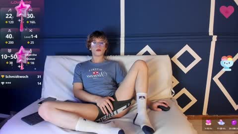 Snapshot of max_lover1 chatting on February 2025 04:03:01 PM Max lover1 online show from February 2025 04:03:01 PM