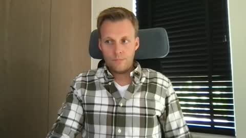 Max take off clothes online show from September 2025 11:59:02 AM