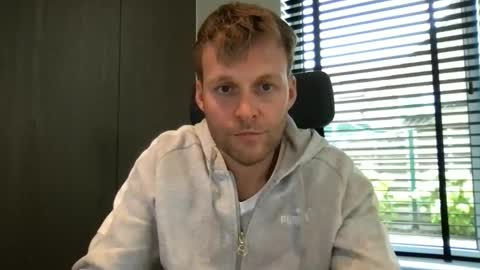 Max take off clothes online show from October 2025 08:44:02 AM