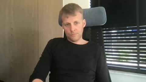 Max take off clothes online show from April 2026 12:14:02 PM