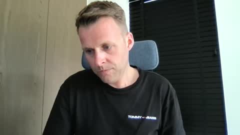 Max take off clothes online show from May 2026 11:48:02 AM
