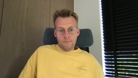 Snapshot of max_straight_1 chatting on June 2026 11:00:02 AM Max take off clothes online show from June 2026 11:00:02 AM