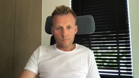 Snapshot of max_straight_1 chatting on July 2026 09:51:02 AM Max take off clothes online show from July 2026 09:51:02 AM