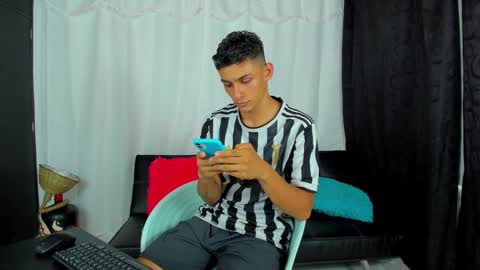 Snapshot of max_wild01 chatting on January 2025 03:43:01 PM MAX online show from January 2025 03:43:01 PM