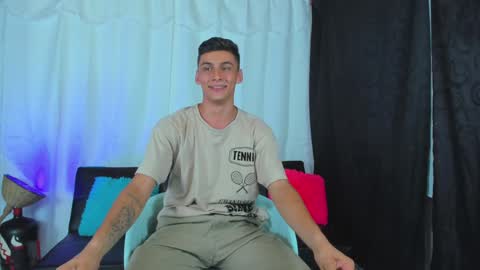 Snapshot of max_wild01 chatting on January 2025 08:23:02 AM MAX online show from January 2025 08:23:02 AM