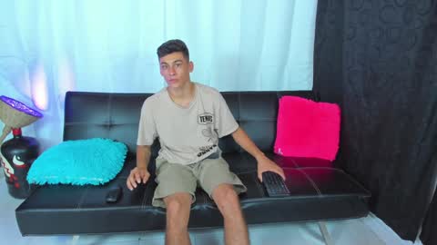 Snapshot of max_wild01 chatting on January 2025 11:26:02 AM MAX online show from January 2025 11:26:02 AM