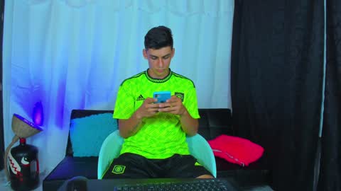 Snapshot of max_wild01 chatting on January 2025 07:14:01 AM MAX online show from January 2025 07:14:01 AM