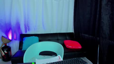 Snapshot of max_wild01 chatting on February 2025 04:09:02 PM MAX online show from February 2025 04:09:02 PM