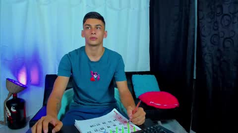 Snapshot of max_wild01 chatting on February 2025 10:16:02 AM MAX online show from February 2025 10:16:02 AM