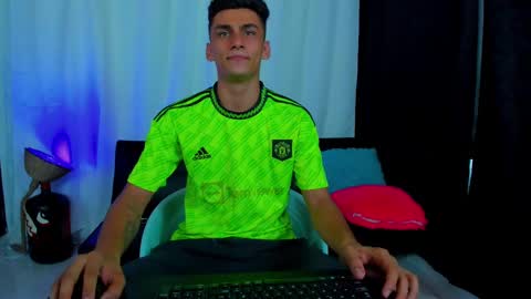 Snapshot of max_wild01 chatting on February 2025 06:45:01 PM MAX online show from February 2025 06:45:01 PM