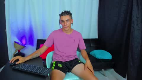 Snapshot of max_wild01 chatting on March 2025 09:51:01 AM MAX online show from March 2025 09:51:01 AM