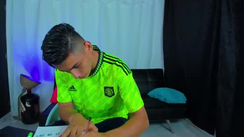 Snapshot of max_wild01 chatting on March 2025 08:08:01 AM MAX online show from March 2025 08:08:01 AM