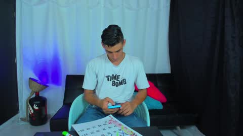 Snapshot of max_wild01 chatting on March 2025 06:05:01 AM MAX online show from March 2025 06:05:01 AM