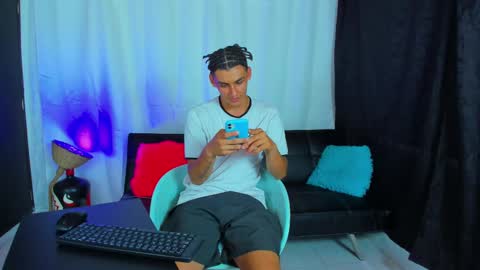 Snapshot of max_wild01 chatting on March 2025 06:33:01 PM MAX online show from March 2025 06:33:01 PM