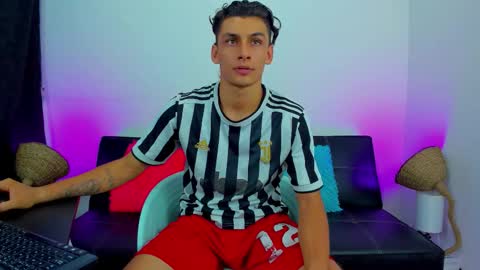 Snapshot of max_wild01 chatting on September 2025 06:13:02 AM MAX online show from September 2025 06:13:02 AM