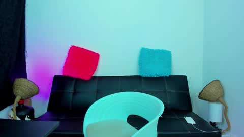 Snapshot of max_wild01 chatting on September 2025 09:41:02 AM MAX online show from September 2025 09:41:02 AM