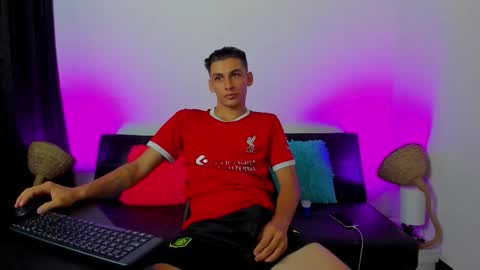 Snapshot of max_wild01 chatting on September 2025 07:00:01 AM MAX online show from September 2025 07:00:01 AM