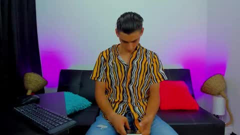 Snapshot of max_wild01 chatting on September 2025 06:11:02 PM MAX online show from September 2025 06:11:02 PM