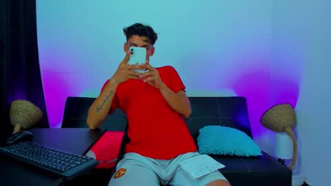 Snapshot of max_wild01 chatting on October 2025 06:02:02 AM MAX online show from October 2025 06:02:02 AM