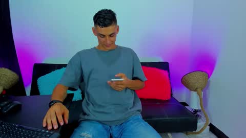 Snapshot of max_wild01 chatting on October 2025 05:30:01 AM MAX online show from October 2025 05:30:01 AM