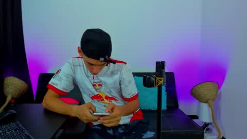 Snapshot of max_wild01 chatting on October 2025 06:23:01 PM MAX online show from October 2025 06:23:01 PM