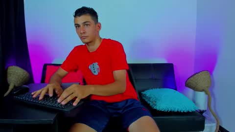 Snapshot of max_wild01 chatting on November 2025 08:10:01 PM MAX online show from November 2025 08:10:01 PM