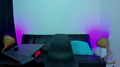 Snapshot of max_wild01 chatting on November 2025 06:17:01 PM MAX online show from November 2025 06:17:01 PM