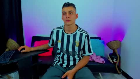 Snapshot of max_wild01 chatting on November 2025 04:48:02 AM MAX online show from November 2025 04:48:02 AM