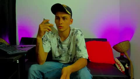 Snapshot of max_wild01 chatting on December 2025 06:04:02 PM MAX online show from December 2025 06:04:02 PM