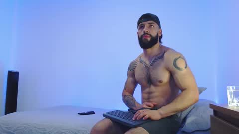 max_xl_ online show from December 2025 03:51:02 PM