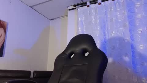 Snapshot of maxandalyn_ chatting on January 2025 07:24:01 PM Max Dalyn online show from January 2025 07:24:01 PM